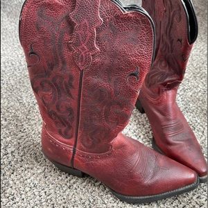 Women’s red Justin boots